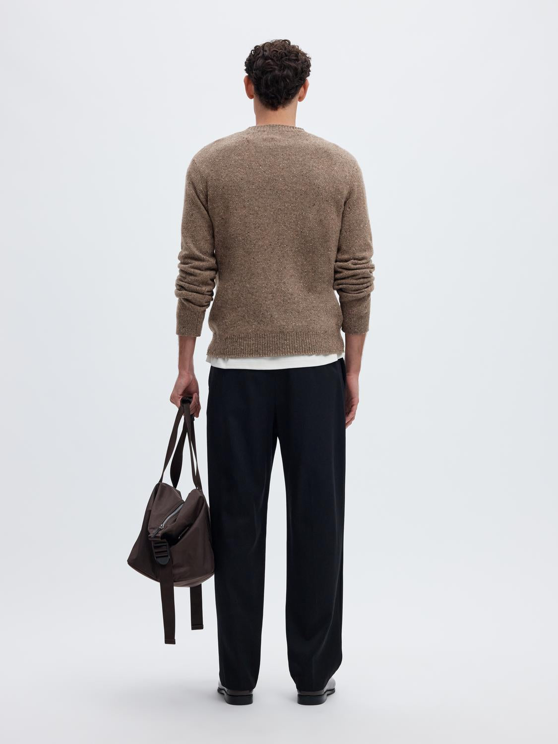 model_shot-back